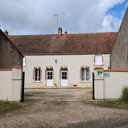 Gite Champetre A Mareau-Aux-Pres: Terrasse, Jardin, Et Confort Pour 6 Personnes - Fr-1-590-140 Exterior photo