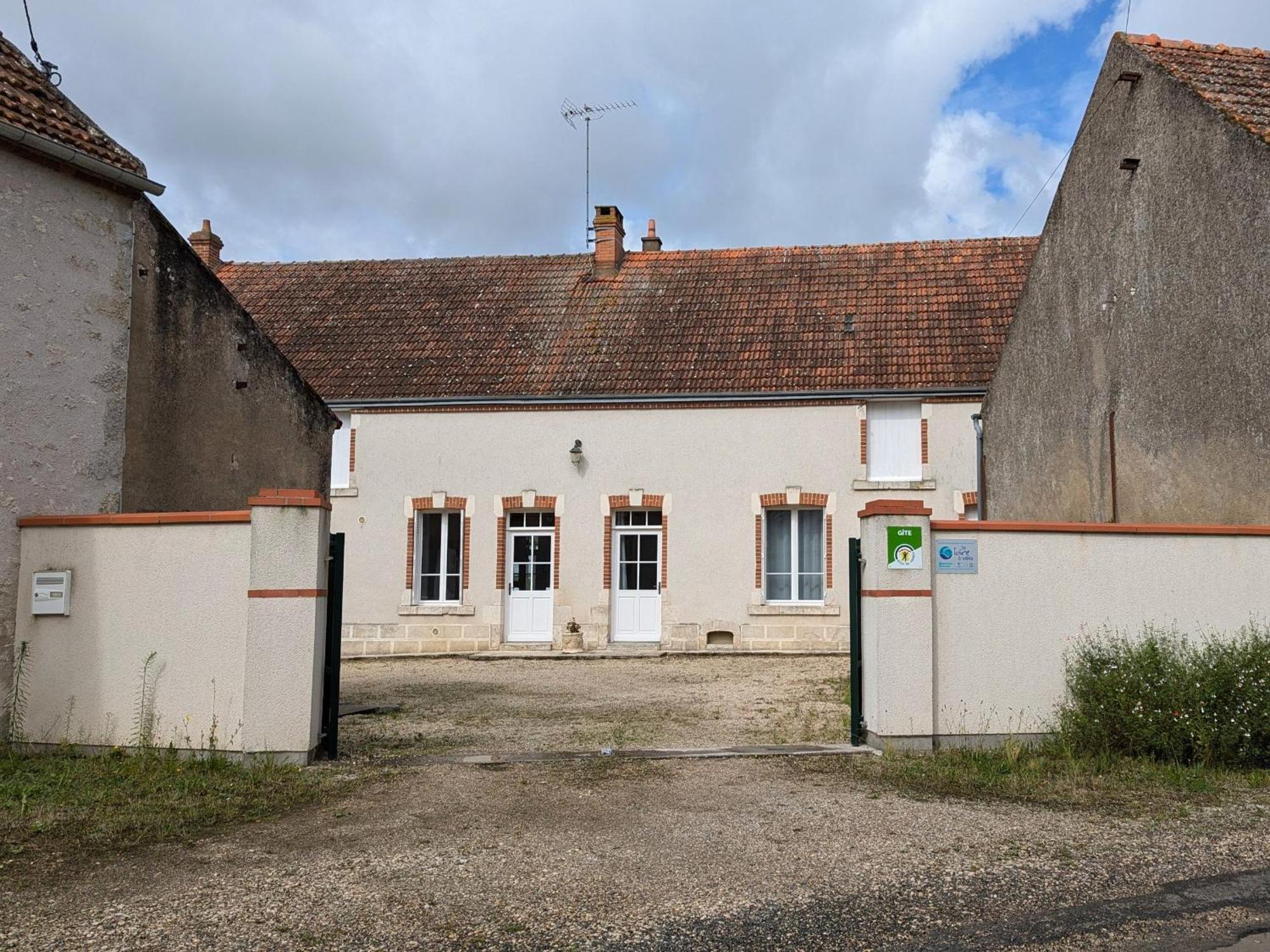 Gite Champetre A Mareau-Aux-Pres: Terrasse, Jardin, Et Confort Pour 6 Personnes - Fr-1-590-140 Exterior photo